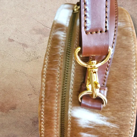 DKNY KOREA SAMPLE Brown & White Plush Hide Texture Canteen Crossbody One Off Bag - Picture 9 of 17